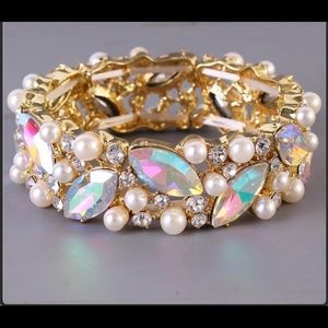 Crystal Pearl Leaves Bracelet.